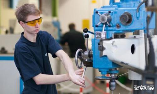 [德国]10年后我国GDP超越美国？如今，可能要“提前”了，美国经济……