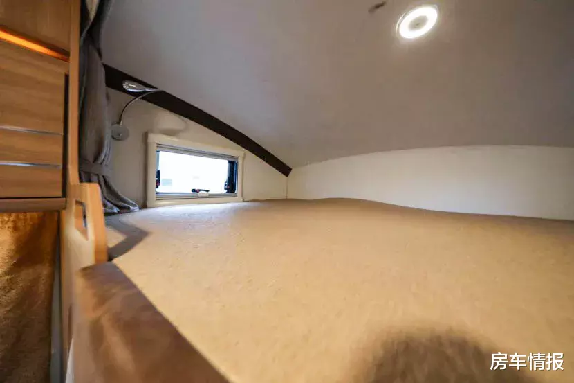 依维柯房车|适合一家5口人的依维柯房车！配240L水箱+1000Ah电池，长途随便用