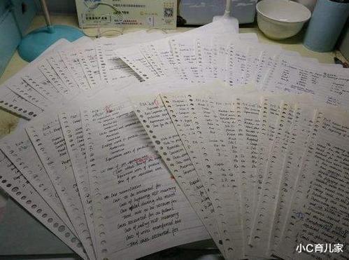 学霸■“学霸草稿纸”火了,老师坦言:孩子自不自律,看草稿纸就懂了
