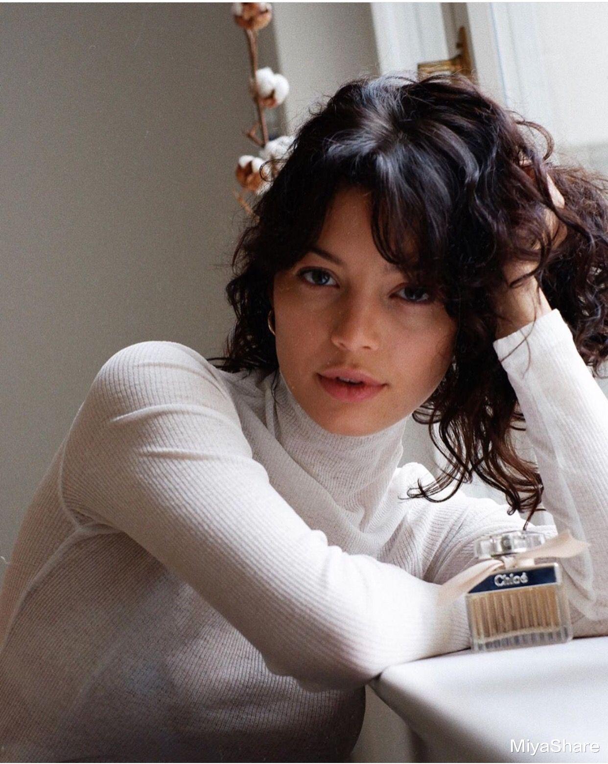 『穿衣搭配』女生用精华请避开这3个误区：看似会护肤，其实没啥用，还浪费钱