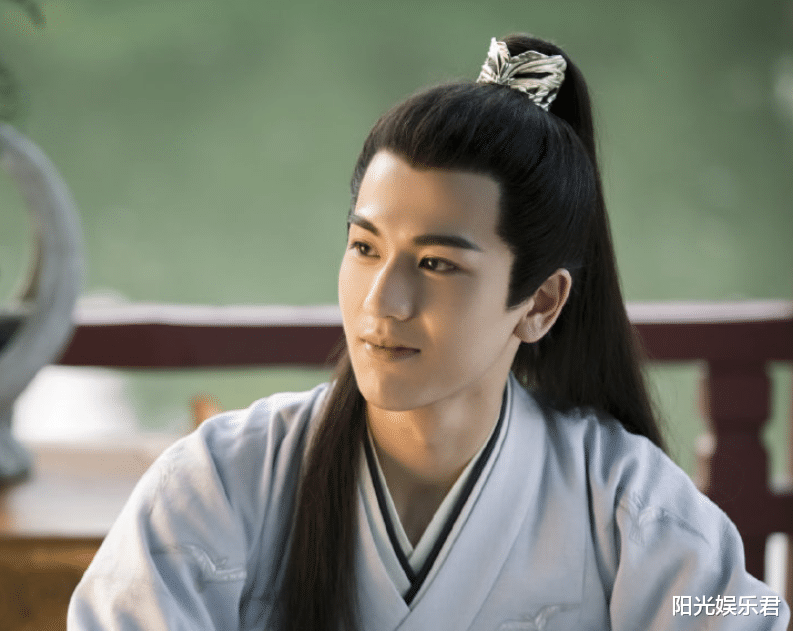 古装剧|又一女扮男装古装剧成黑马，热度飙升到第一，连看４集停不下来！