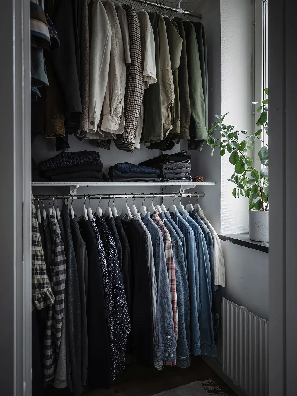 []公寓家具：49㎡小公寓卧室全刷黑，还有令人羡慕的阳台和衣帽间！