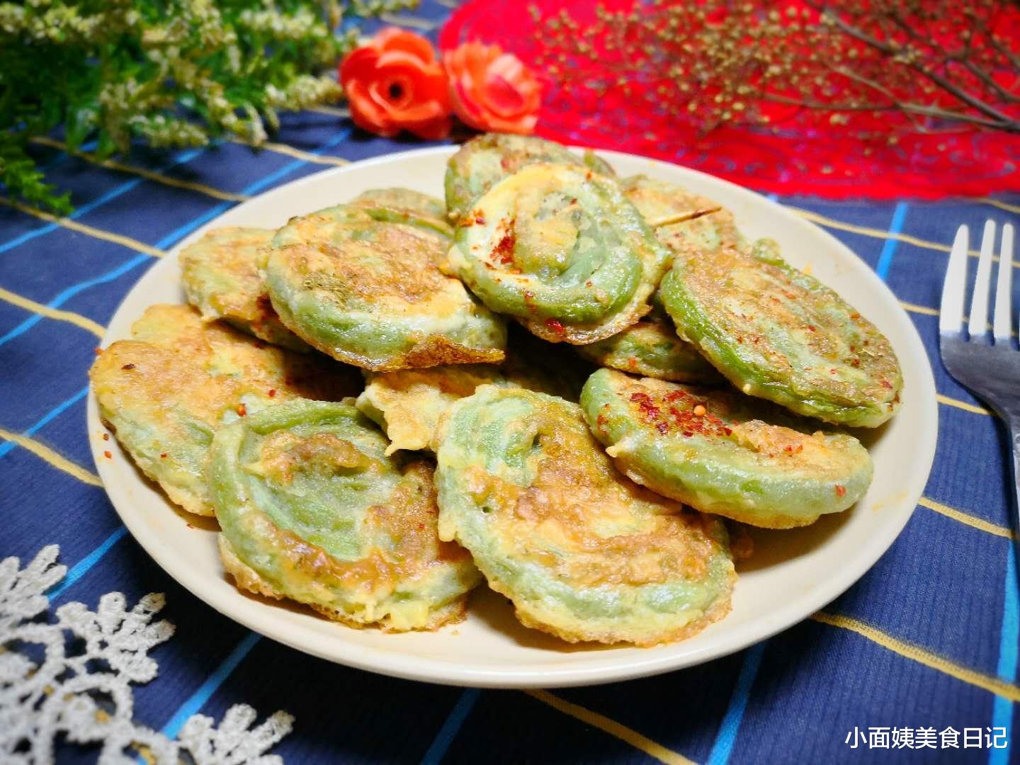 豇豆|入伏后，这菜正当季，2元钱买1捆，卷一卷给孩子做零食外酥里嫩！