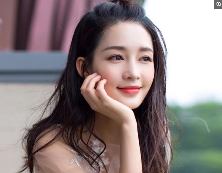 李沁@李沁黄景瑜最新剧透照曝光，黄景瑜实力展现绅士好男人形象