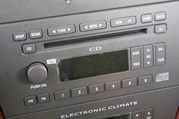 |汽车上即将被淘汰的10个功能,你的车上有几个?