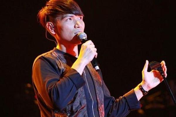 演唱会|演唱会迟到2个小时，忘词还耍大牌的他，如今终于凉凉了！