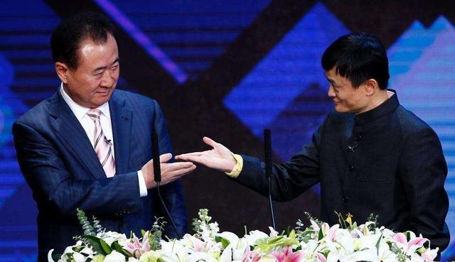 根据当前楼市，手里有钱是买房还是存银行？马云、王思聪给出答案