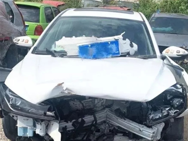 本田锋范|帝豪迎面撞上本田锋范,车损差距明显,网友:真是“纸糊车”!