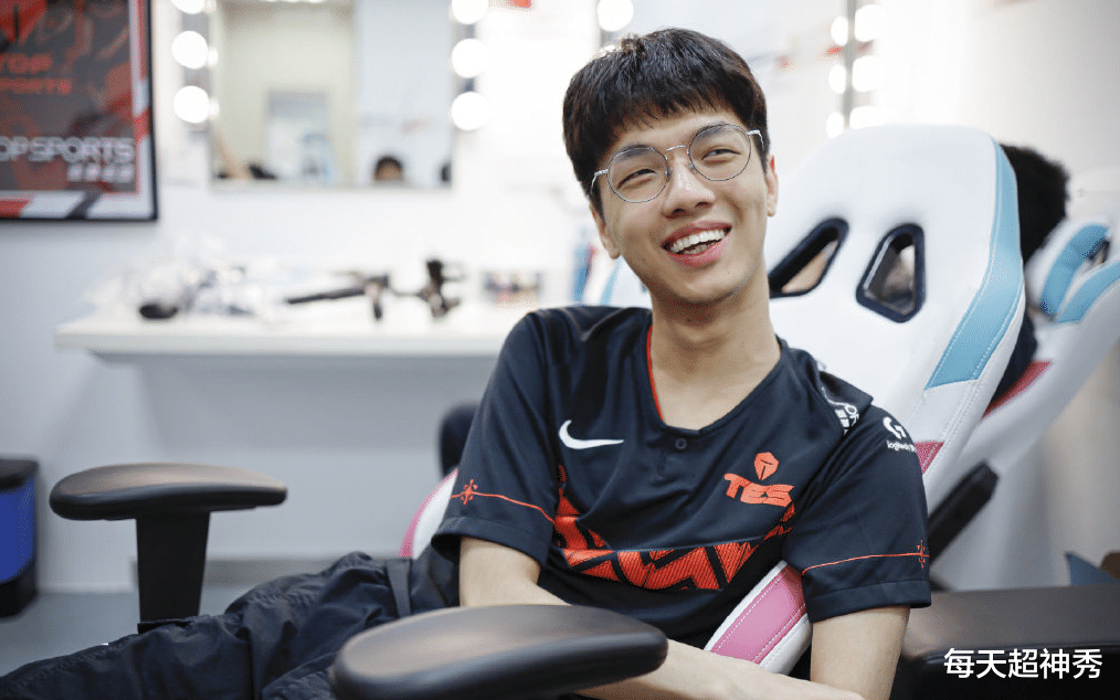 qiuqiu■跟随TES旗开得胜，QiuQiu赛后写下64字，热评获赞破700！