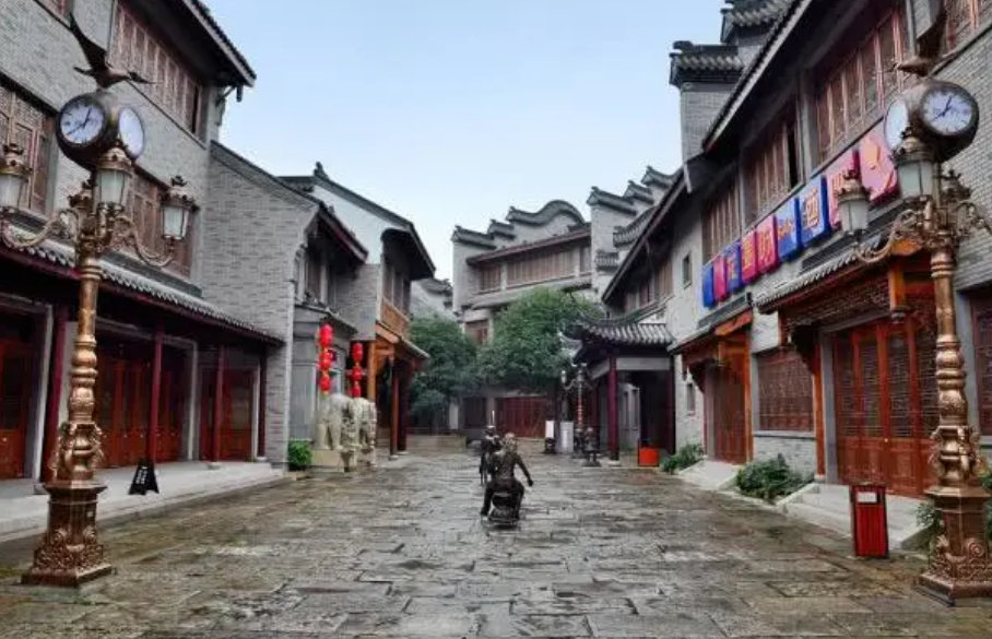 [古镇]我国最赔钱的古镇，投资超过二十亿，曾一时火热现如今却如同空城