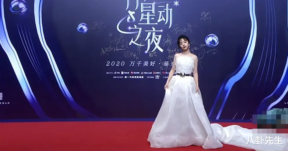 戚薇|星动夜超高清镜头暴露明星真容：宋茜圆润，戚薇脸僵，张萌妆感重