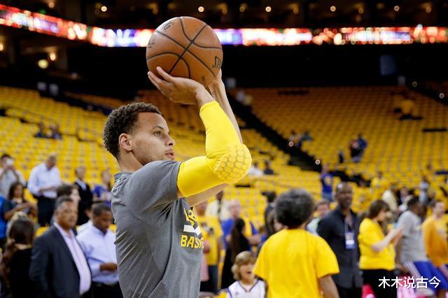 『库兹马』当被记者问到：当今联盟谁比你强？库里的回答自信而又不狂妄
