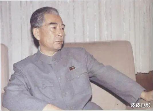 邓颖超|因演的太像周恩来总理，邓颖超观影时身体前倾，观众涕泪横流