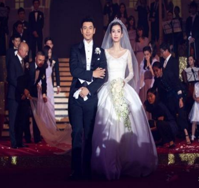 娱乐圈|当年结婚请了半个娱乐圈，出事了没人帮忙，网友：半个娱乐圈呢？