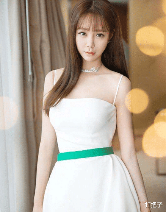 张碧晨■31岁沈梦辰到底有多“野”?3分裤练劈叉,结果“想捂都捂不住”!