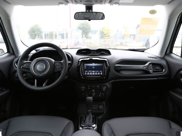 Jeep自由侠|配备四驱+四轮独悬，JEEP自由侠优惠后起售不到12万，诚意满满