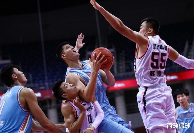 北京男篮|CBA球员市场出现2条“大鱼”，北京男篮赶紧拿下，总冠军又稳了！