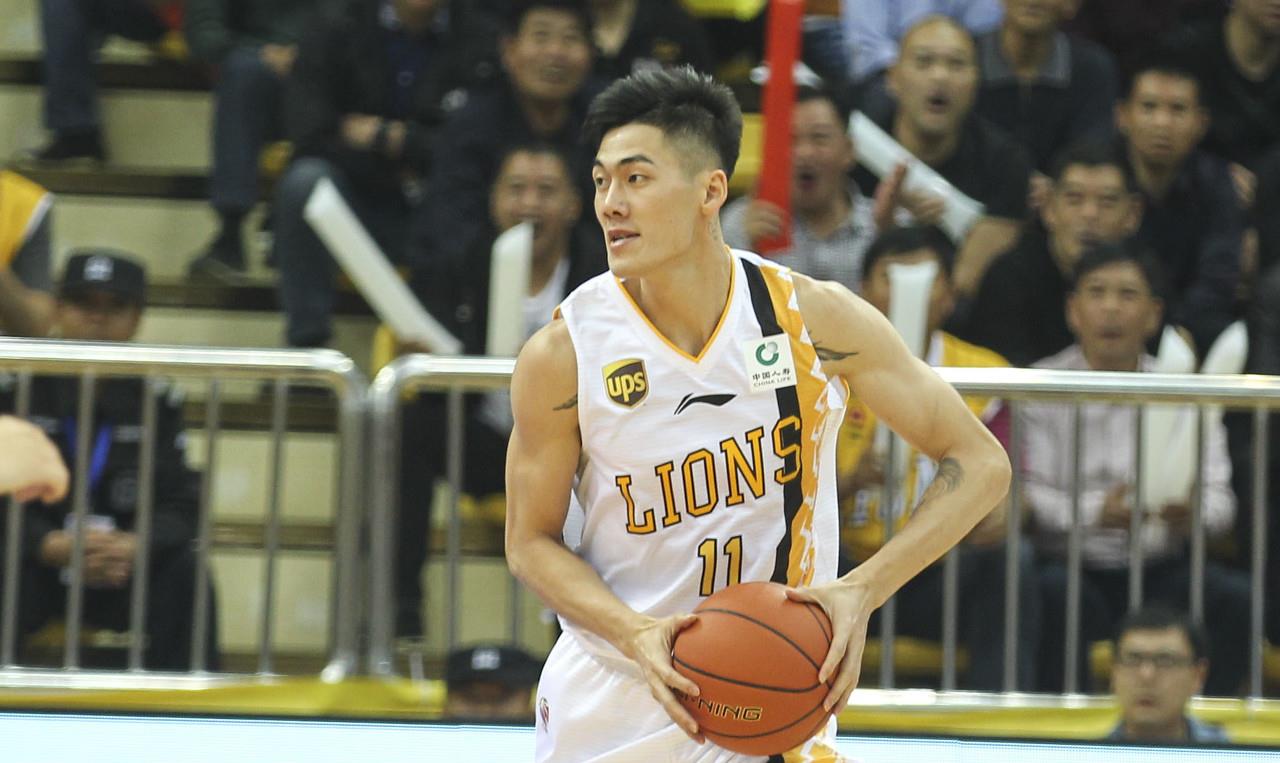 李春江■忍了一节多，李春江再也忍不住了：你们两个在干什么？