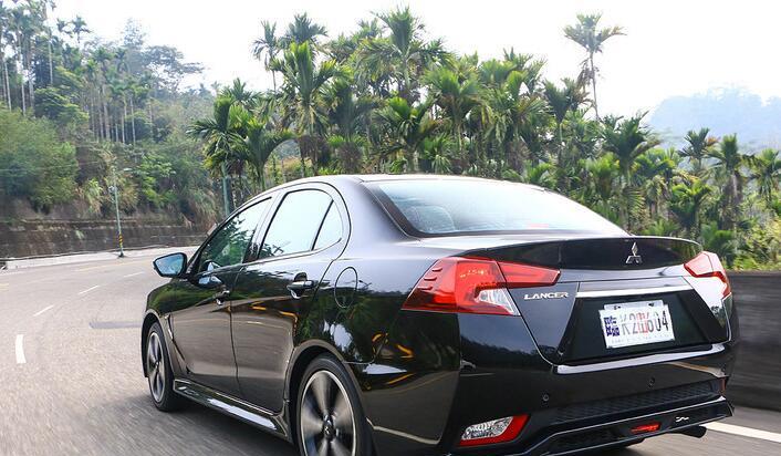 三菱：三菱终于成功！全新家轿动感不输思域，配1.8升动力+6AT