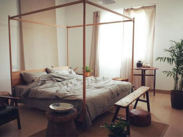 民宿漂亮女房东遭房客性骚扰 疯狂暗示要她亲自上门