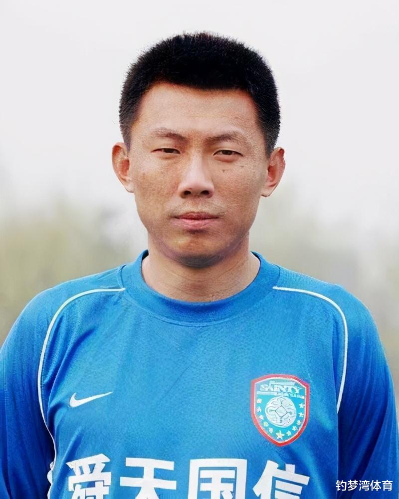 江苏苏宁|被自家球迷怒骂的中超苏宁老将,离队后一度消失,现成申花教练