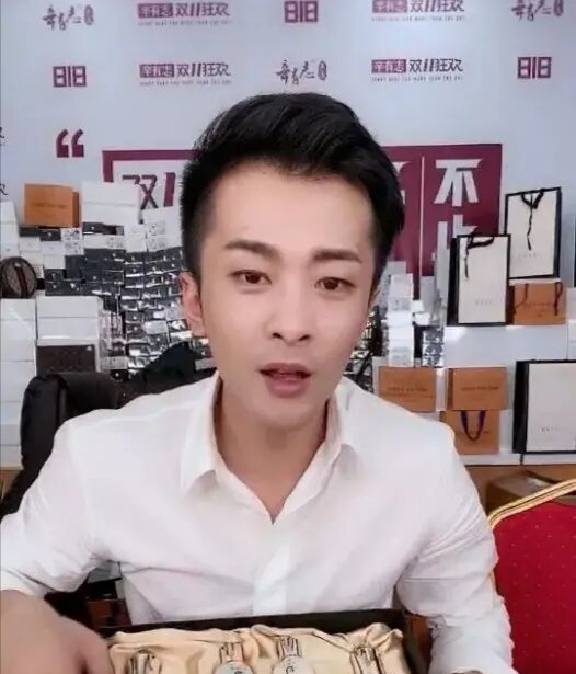 ▲辛巴被快手封杀,我们该如何看待这个为疫情捐款1.5个亿的年轻人