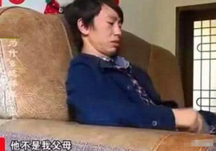 庞麦郎■他靠一首歌火遍全国，自我膨胀以为自己很红，开演唱会加保安才21人