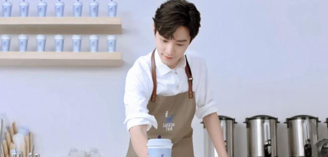 肖战|肖战新剧痣移位，手拿口罩靠墙站好乖巧，新广告花絮心疼坚果一秒