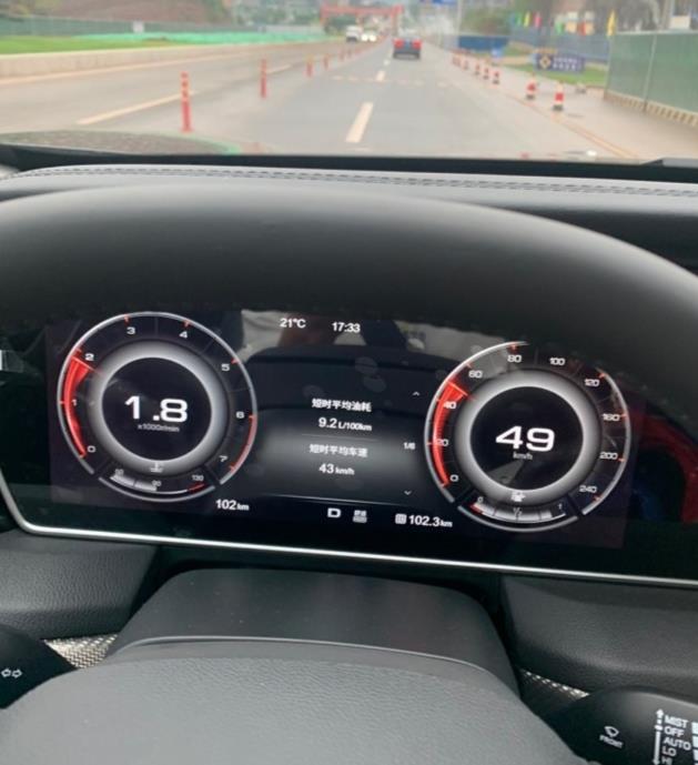 [大众汽车]不选大众探岳，24万买辆红旗HS5，开了5000公里后车主说了三个字！