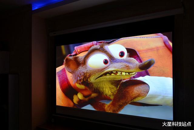 投影仪■小米生态链推出家用投影仪，内置MIUI TV系统，白天开窗效果如何？