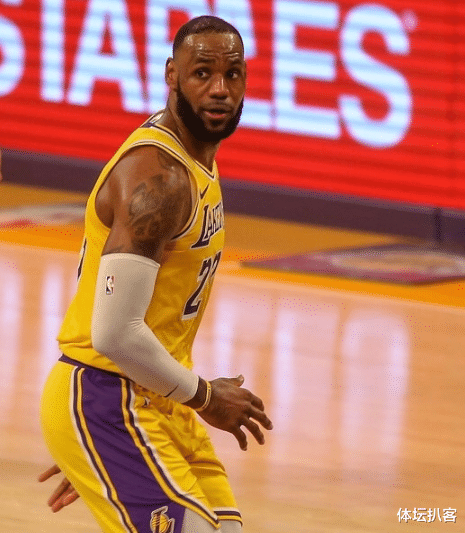 勒布朗·詹姆斯|40+13+7！35岁詹姆斯空砍5大纪录，赛后不开心，直接黑脸离场