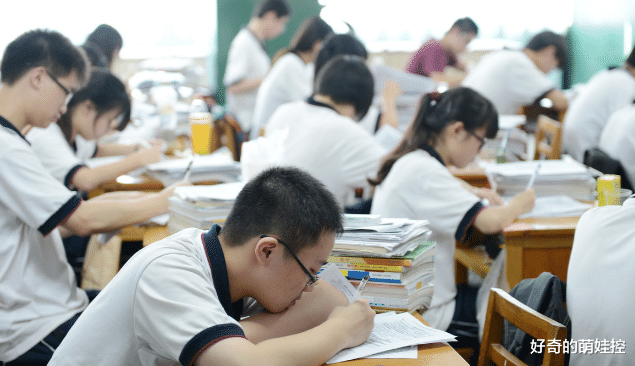 录取通知书|高考录取出现“大乌龙”,高校被迫召回录取通知书,学生都懵了