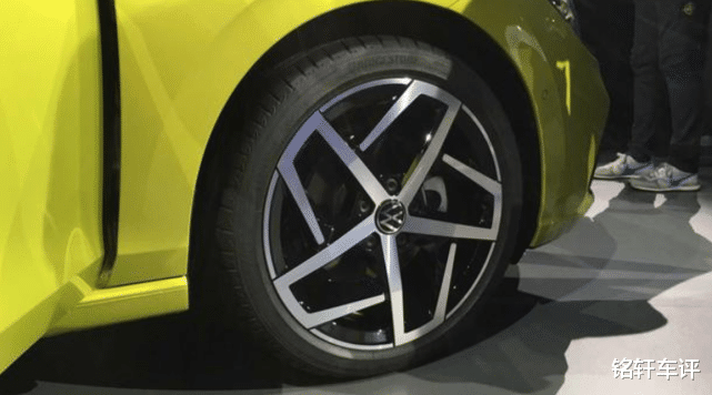 『本田雅阁』放弃思域看它！全新款“高尔夫8”，试装车下线，造型酷毙