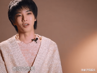 华晨宇▲《歌手》华晨宇哽咽为前女友唱歌，一生只唱一次，希望她能够听到