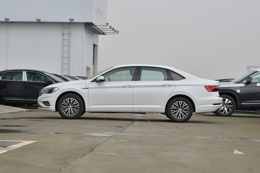 『大众汽车』大众终于放下尊严！16万跌到12.8万，30天卖20231辆，要啥雅阁