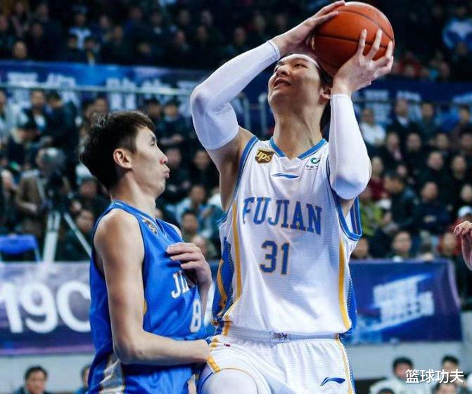 [王哲林]16仅中4！马布里被王哲林 周琦扇了一记响亮的巴掌 到底谁才能打NBA？