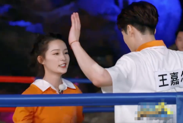 李沁■《奔跑吧》李沁挑战王嘉尔，气场全开秒撕名牌，baby恐怕地位不保