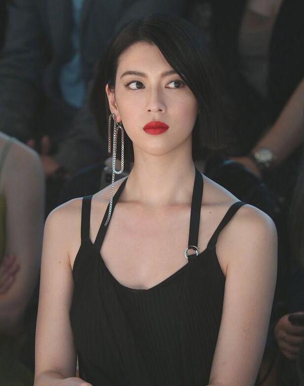 三吉彩花|被周杰伦相中的三吉彩花真人啥模样？看到生图照后，网友：眼光真是毒！