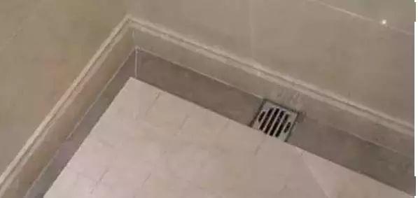 @这才是地漏正确安装方法，你造吗？