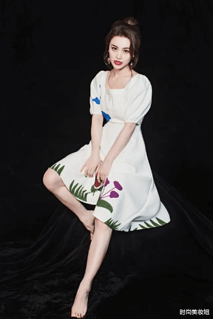 毛戈平@这真是刘翔前妻葛天吗?穿黑色露肩连衣裙配齐刘海,气质都变了