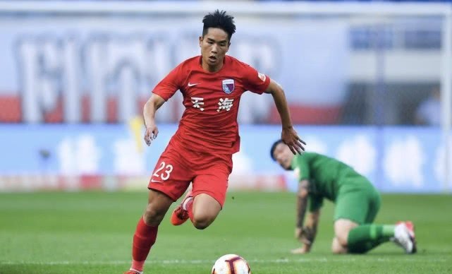 广州恒大■凌晨0点，又一转投泰达的天海新星揭晓！他曾“生吃”恒大国脚献助攻