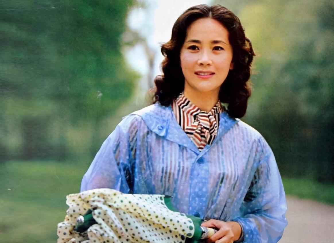 春晚|她是春晚主持，吞300多颗安眠药自杀被抢救7天7夜，今怎样了