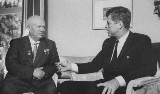 赫鲁晓夫|赫鲁晓夫本牢牢掌控苏联，为何度个假，就轻易地被安排“退休”？