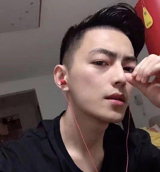 『斗鱼』斗鱼再出千万粉丝主播,因长得太帅,智勋的榜单全是女土豪!