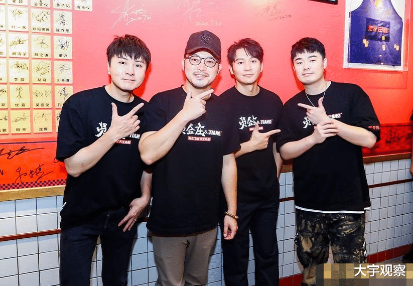 奔跑吧兄弟第三季|《奔跑吧》录制结束后，再次看到跑男3位MC同框，老粉集体泪目了