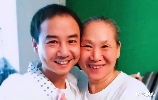 误打误撞|去剧组看儿子，却误打误撞进入了娱乐圈，今成近百亿票房女演员