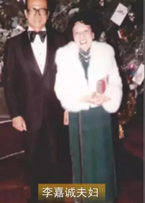 李嘉欣|1990年凌晨，李嘉诚带\情妇\李嘉欣回家，3小时后原配离奇死亡