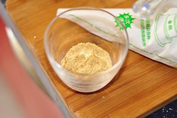 蛋糕：这个蛋糕不用模具也不用烤箱，小白也能做，用料健康，口感惊喜