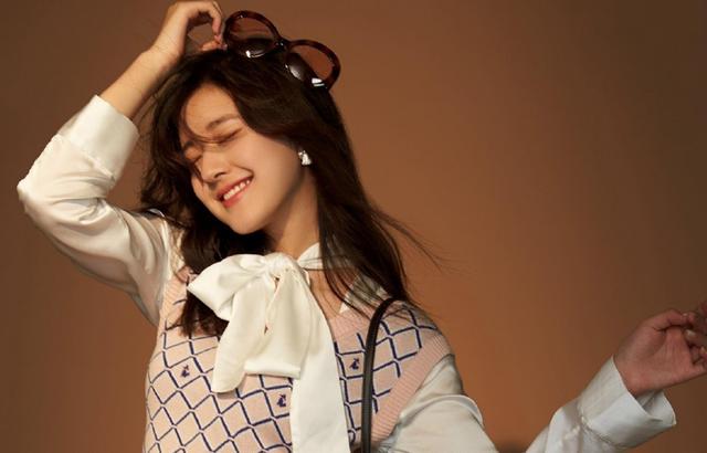 『发型』不同脸型都有适合的发型，长脸不适合高马尾，圆脸留丸子头超好看