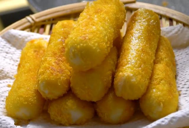 「山药」山药要经常做给孩子吃,这样做金黄酥脆,软糯拉丝,上桌就扫光